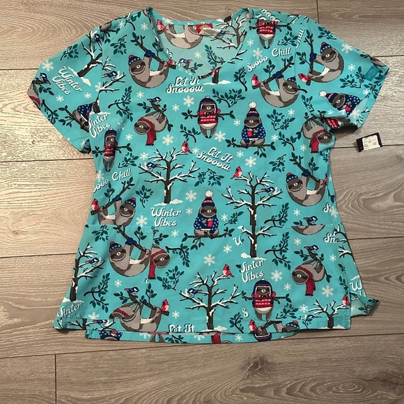 NWT Dickies Scrubs Winter Vibes Top - Picture 1 of 4